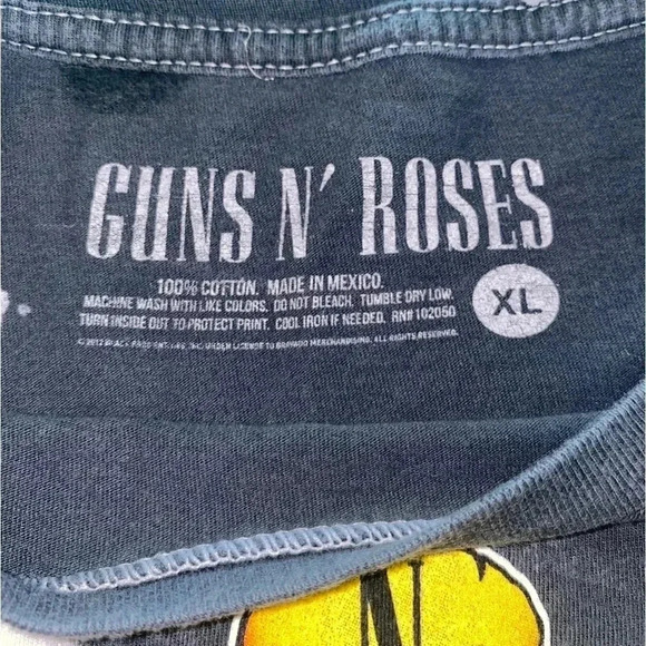 VINTAGE Distressed Guns N’ Roses Tee Shirt Size X Large - Picture 6 of 6